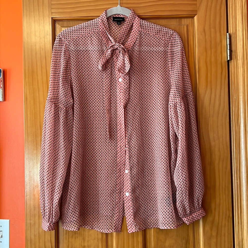 WHO WHAT WEAR sheer pink blouse with black/dark navy polka dots sz Medium